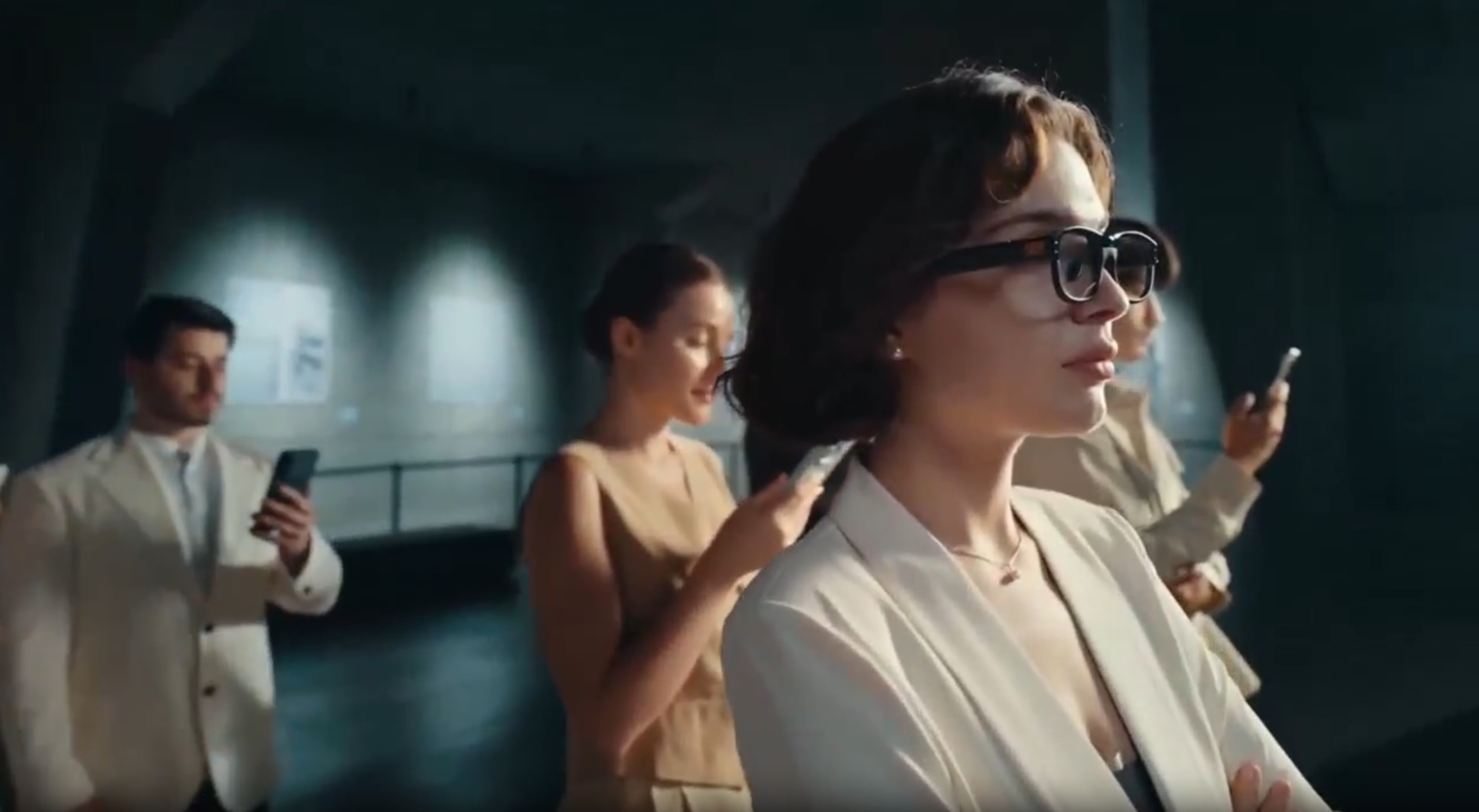 展商动态｜亮亮视野携 Leion Hey2 AR 翻译眼镜，带你解锁未来体验区跨语言沟通新境界